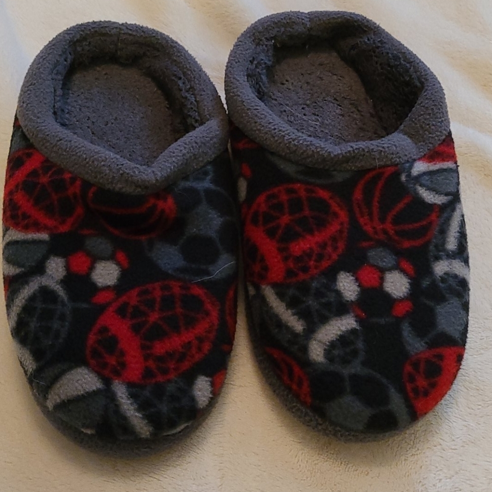 Cuddl Duds Boy's Slippers Sports Themed Large 5-6